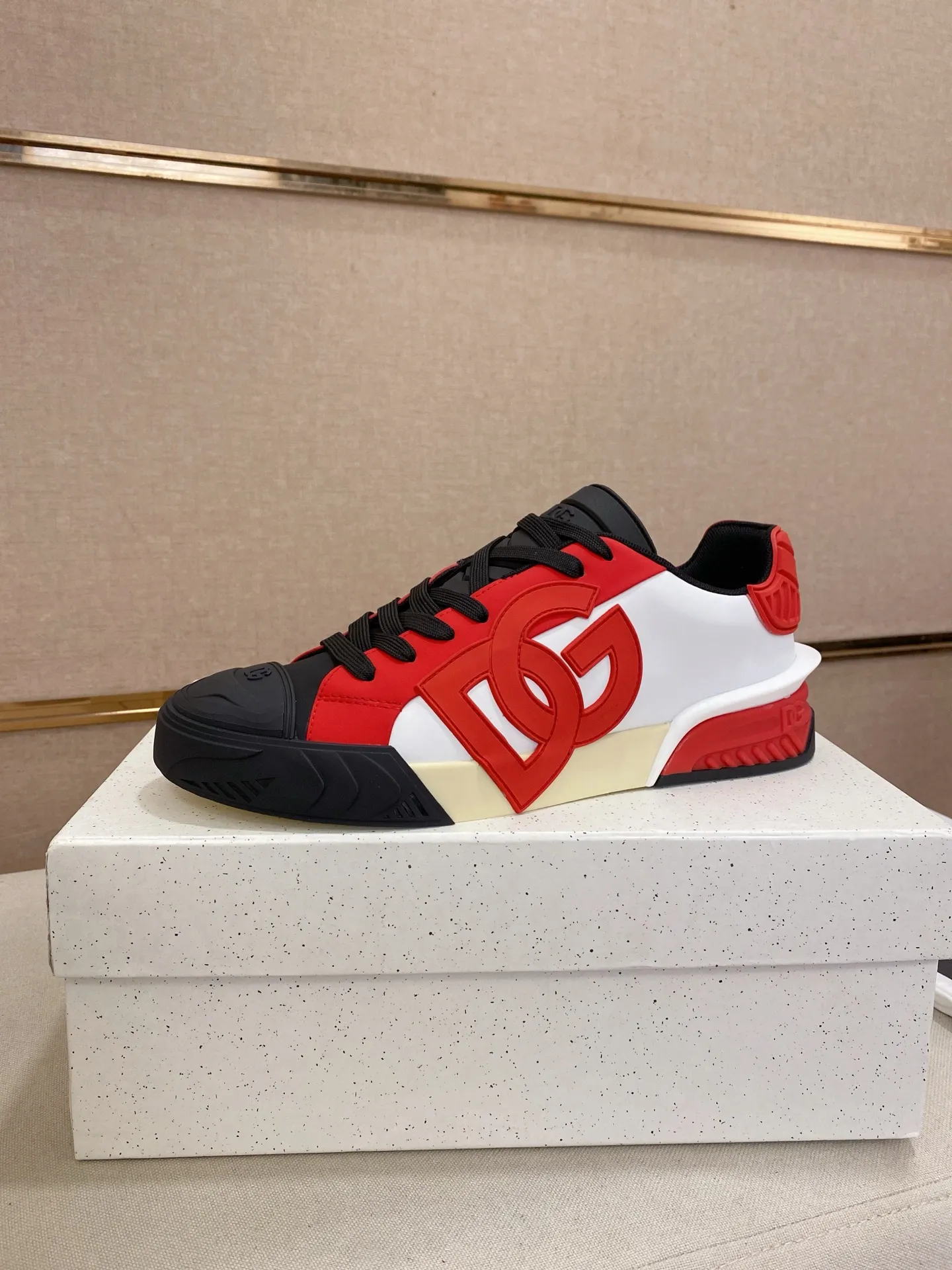 Men's shoes 💰: 660💰 (top quality) The latest sports style DG hot model recommendation, 👉 first launch of men's shoes 😻 I am really crazy about it, top design, impeccable comfort, absolute best-seller, imported cowhide upper, full cowhide lining🐂. Original replica, the latest cool outsole 💥👟Number of codes: 38-44 (45/custom-made, non-refundable)